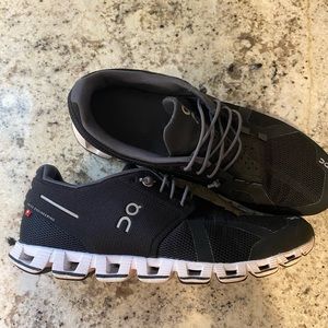 On cloud 7.5 womens shoe